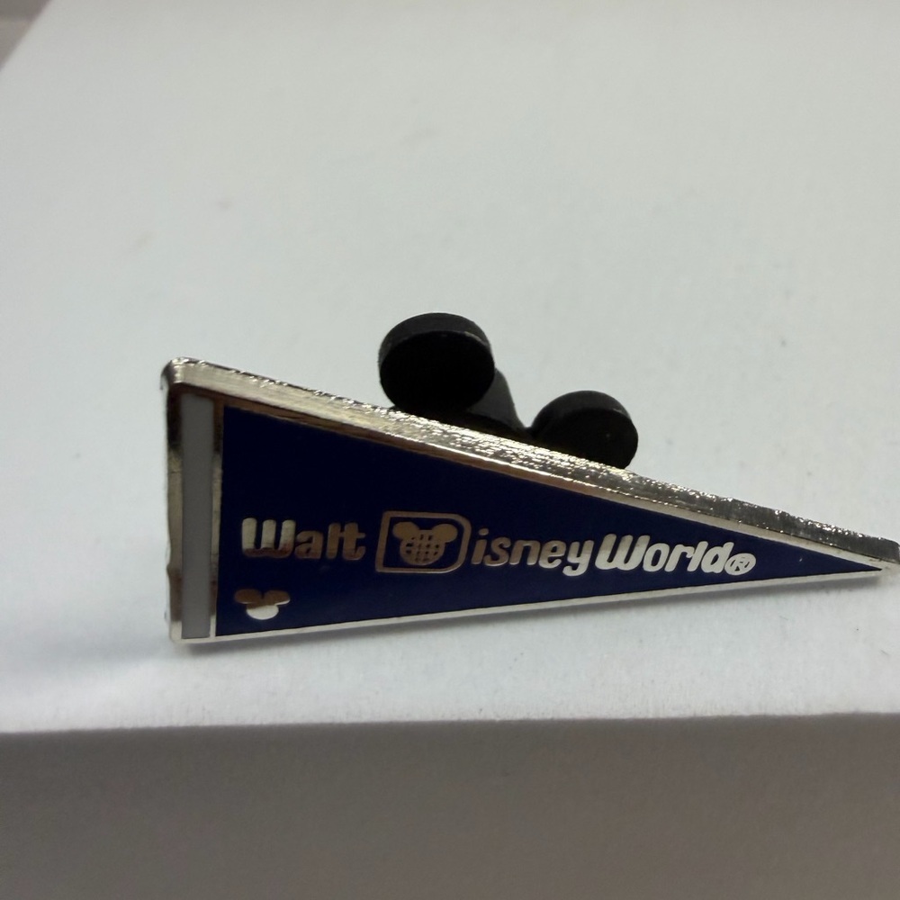 💜3/$15💜 DISNEY TRADING PIN Walt Disney World Blue Triangle Enamel Pin